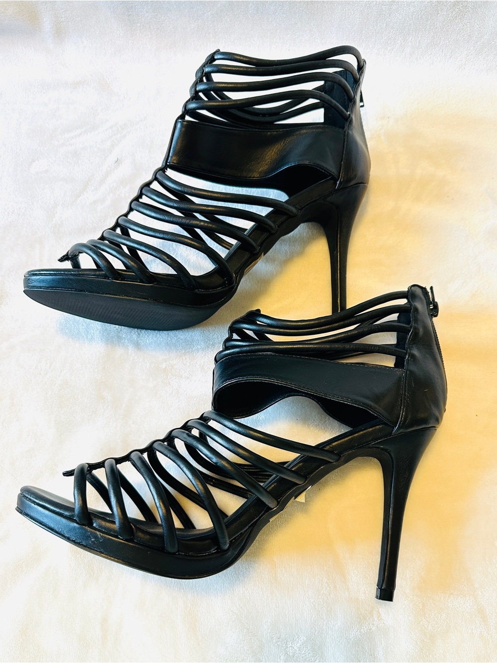 WOMENS Torrid BLACK STRAPPY 4" Heels with Peep Toes Size 12 - Picture 5 of 7